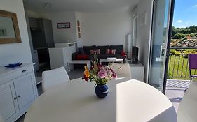 Appartement devant la plage avec piscine